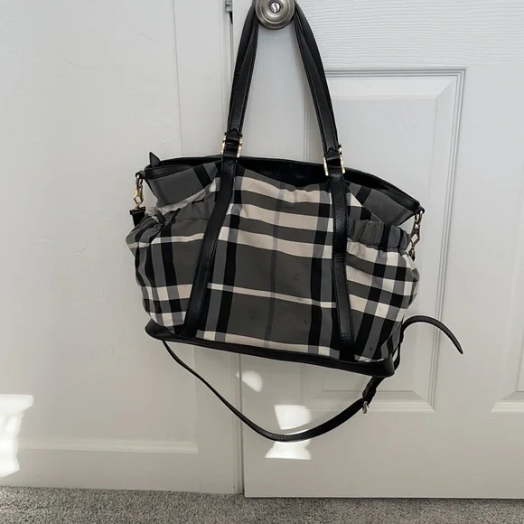 Burberry Nova tote diaper bag - Picture 1 of 10